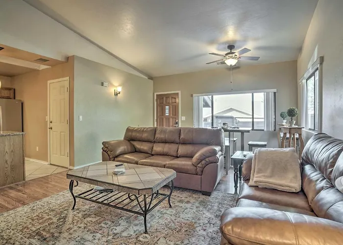 Ferienhaus Pet-friendly Townhome W/ Fireplace!