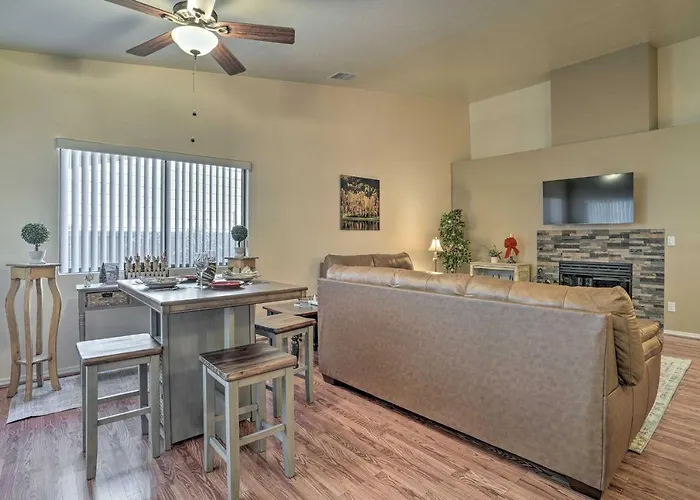 Pet-friendly Townhome W/ Fireplace! *