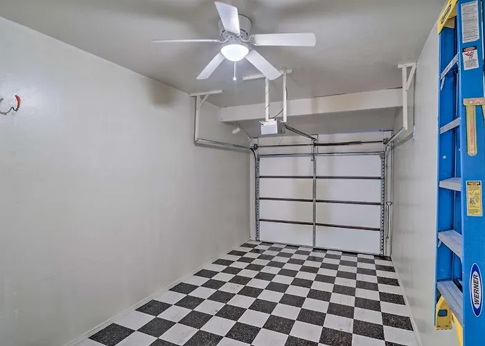 Ferienhaus Pet-friendly Townhome W/ Fireplace! *