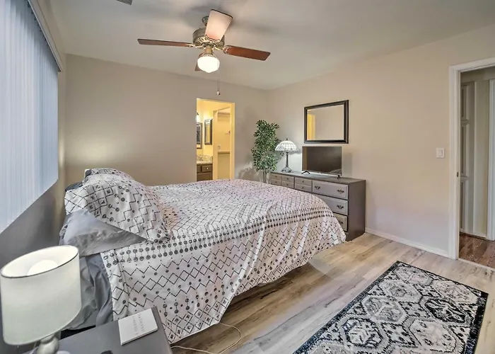 Pet-friendly Townhome W/ Fireplace! Ferienhaus