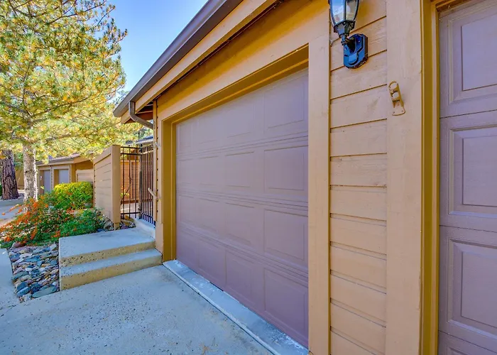 Pet-friendly Townhome W/ Fireplace! Prescott