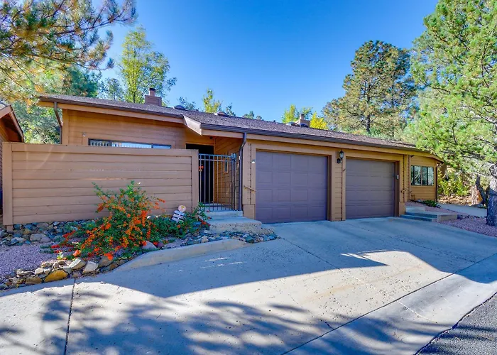 Ferienhaus Pet-friendly Townhome W/ Fireplace!