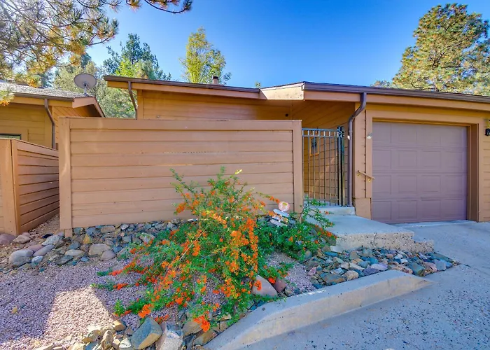 Pet-friendly Townhome W/ Fireplace! Prescott