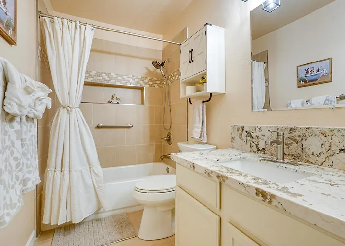 Ferienhaus Pet-friendly Townhome W/ Fireplace!